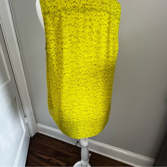 CAbi Green Ruffled Sleeveless Blouse with Bib Collar - Picture 2 of 5